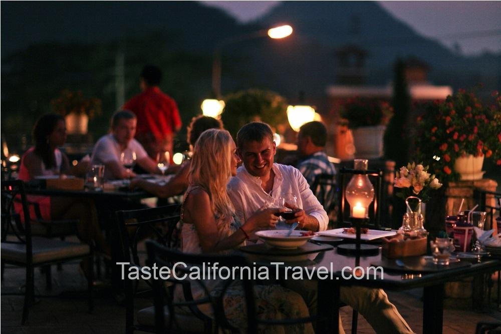 Romantic Restaurants With Canal Views Offer Dreamy Waterfront Dining